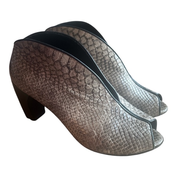 Salpy Geneva Bootie ( size 7.5) - Picture 3 of 17